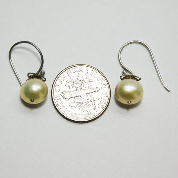 Pearl Dangle Fashion Earrings - Picture 3 of 3